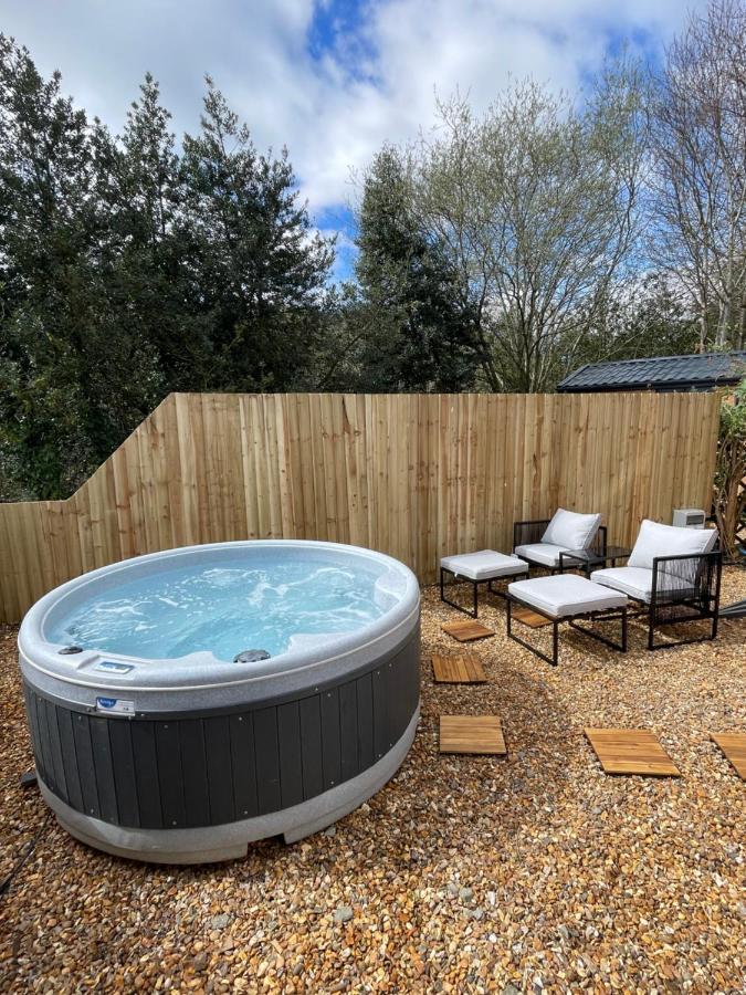Dee Lodge With Private Hot Tub 兰戈伦 外观 照片